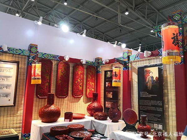 國家文化和旅游部長雒樹剛、北京宣傳部長杜飛進等領(lǐng)導(dǎo)參觀非遺展